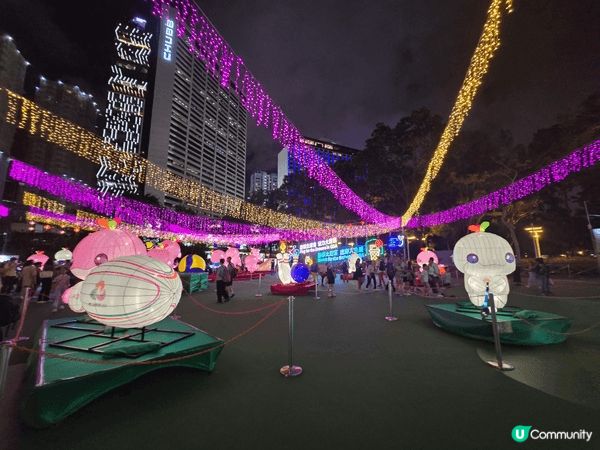 銅鑼灣維多利亞公園地方非常大，而且不時會有主題活動，設有不同...