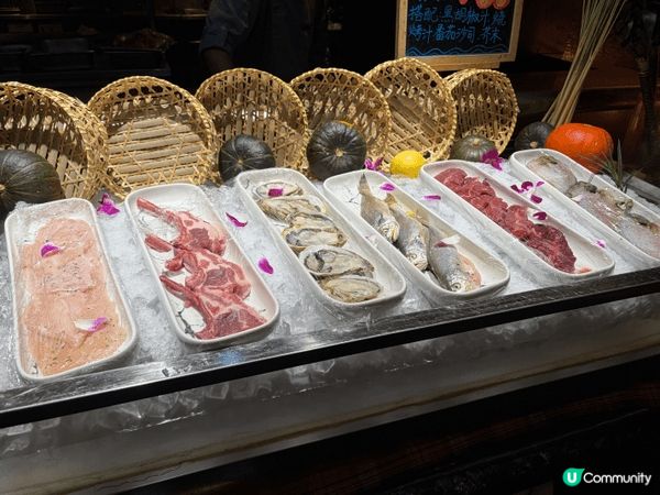 每年聖誕節都一定要去酒店食自助餐，因為甜品會有聖誕裝飾好多都...