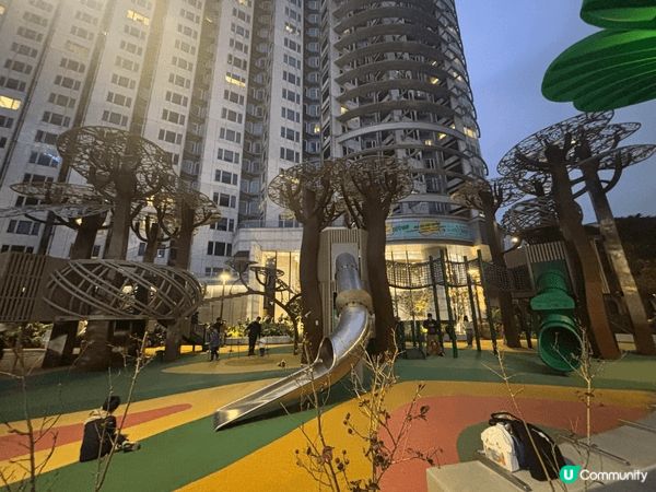 最近到了紅磡海濱公園遊樂場，小朋友超開心，公園地方大，設施超...