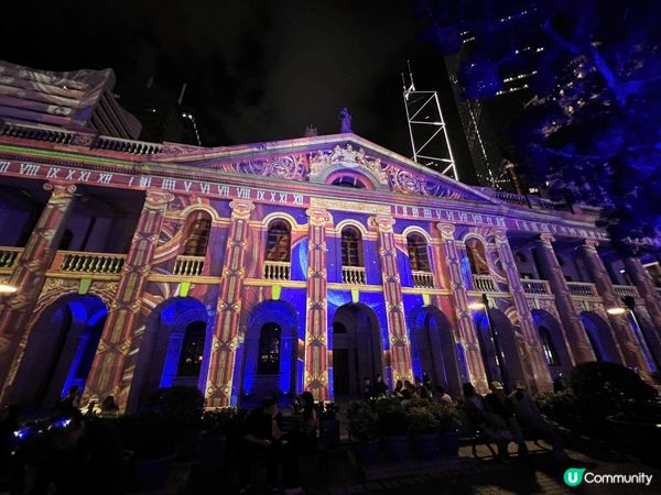 中環皇后像廣場，聖誕光影節目，使用投影機在建築物上投影出聖誕...