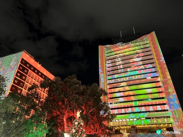 中環皇后像廣場，聖誕光影節目，使用投影機在建築物上投影出聖誕...