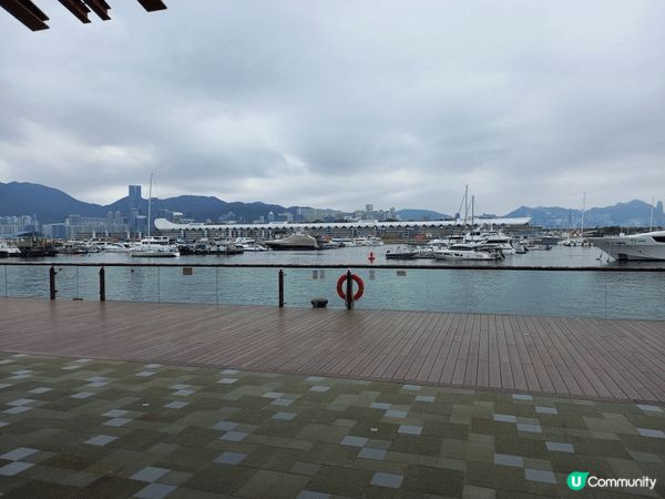 如果子女不開心，可以帶他們去觀塘海濱長廊跑一跑。