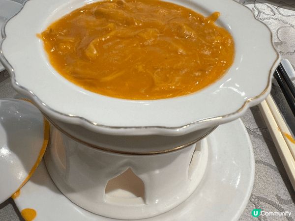 有紅燒翅、有鮑魚、有點心、有炒飯、有甜品才二百多元一位、真的...