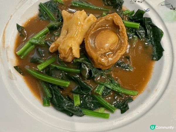 有紅燒翅、有鮑魚、有點心、有炒飯、有甜品才二百多元一位、真的...