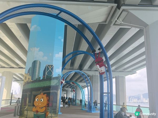 東岸板道，新的地標好去處，可以望住海邊跑步，還有單車可以租嚟...