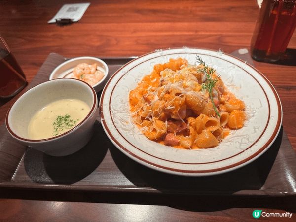 上環嘅Sofi Pasta, 中午去食都要排隊，揀左泡菜卡邦...
