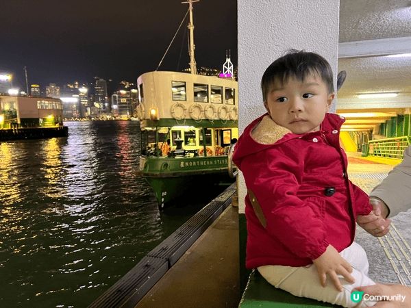 圖片為我們一家和仔仔第一次搭船，落船後發現有一個位置可以與天...