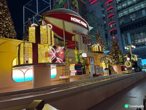 今個聖誕節，旅發局將中環皇后像廣場花園化身為「聖誕天地」，聖...