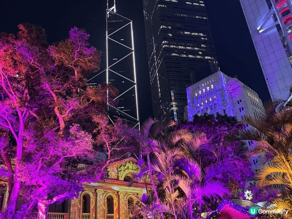 今個聖誕節，旅發局將中環皇后像廣場花園化身為「聖誕天地」，聖...