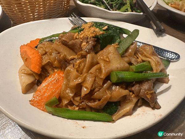 位於尖沙咀「新泰東南亞餐廳」，除咗種類繁多之外，真心好食又大...
