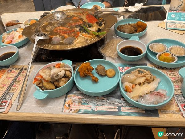 第一次去有海鮮火鍋嘅餐廳打邊爐🍲呢間真係好食😋好多海鮮俾我哋...