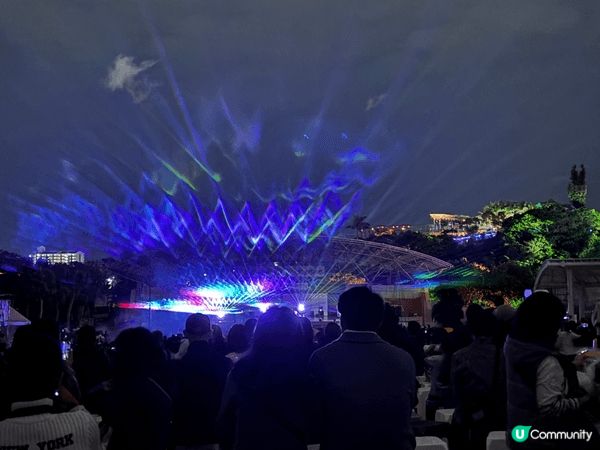 沖繩兒童王國，日頭睇動物，黃昏睇表演，夜晚睇燈同激光～拍拖啱...