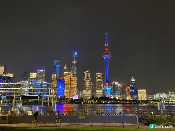 上海絕美夜景，真的可媲美香港尖東夜景。網上很多人推薦黃浦江遊...