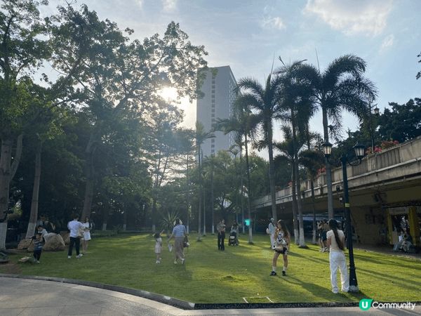 廣州荔灣區的沙面島 ，令我恍似置身於上個世紀末的英法租界國度...