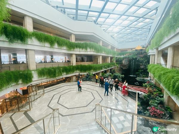 廣州荔灣區的沙面島 ，令我恍似置身於上個世紀末的英法租界國度...