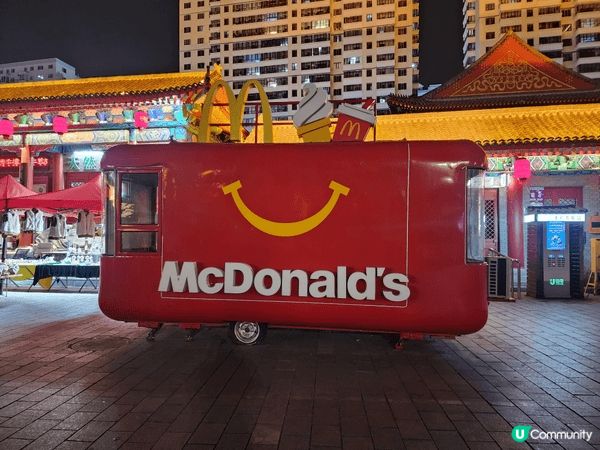 內蒙海拉爾步行街！藍天白雲配上歐陸風建築同彩色小店，行到每個...