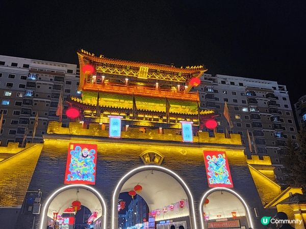 內蒙海拉爾步行街！藍天白雲配上歐陸風建築同彩色小店，行到每個...