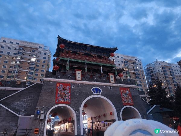 內蒙海拉爾步行街！藍天白雲配上歐陸風建築同彩色小店，行到每個...