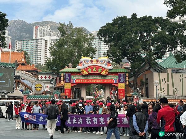 九龍冰室既早餐真係好大份好豐富，食完好飽。黃大仙廟有好多人，...