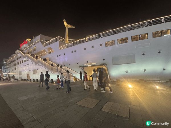 去咗深圳海上世界嘅其中一間壽喜燒食晚餐，大眾點評套餐都係三百...