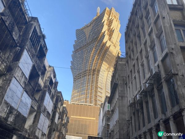 最近澳門有光影節舉行，較早之前去過澳門雙年展，展品的確相當精...