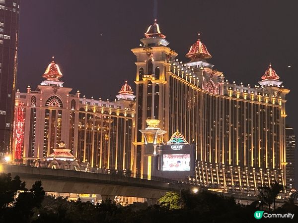 澳門去過好多次，但每次都覺得好靚，建築風格帶有葡萄牙風味，夜...