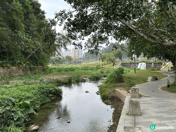 蓮塘口岸地鐵🚊C出口步行10分钟到達東湖公園。可選擇長短路線...