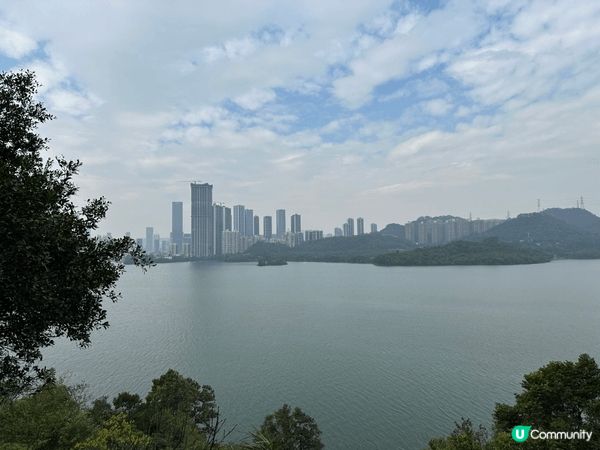蓮塘口岸地鐵🚊C出口步行10分钟到達東湖公園。可選擇長短路線...