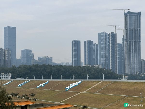 蓮塘口岸地鐵🚊C出口步行10分钟到達東湖公園。可選擇長短路線...