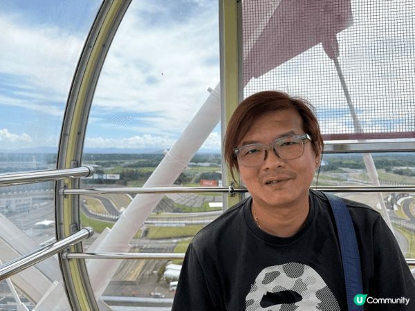 攝於日本零六賽車場旁的遊樂場摩天輪上，該遊樂場有多款大型機動...