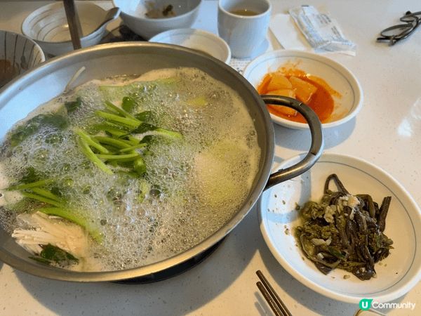 韓國一家名為「伴鷗亭渡口家」(반구정나루터집) 的餐廳享用的...