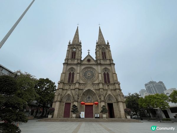 广洲有很多西方、中國文化古蹟都很美，很值得去看，親眼見到很壯...