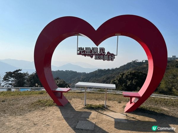 參加親戚於雲浮市象窩山生態園內的酒店舉行的婚宴，生態園有廣闊...