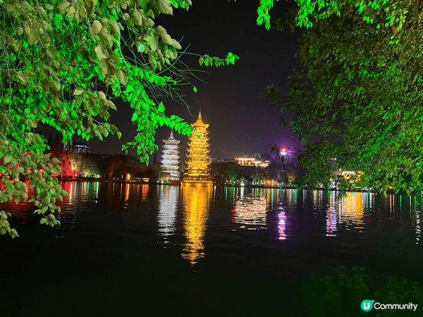桂林美景日月塔，晚上特別美麗。打卡一流，如詩如畫印象畫中的感...
