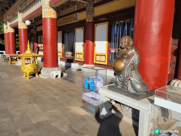 韓國廟宇， 很有氣勢， 亦各有特色 ，色彩先艷奪目， 亦感到...