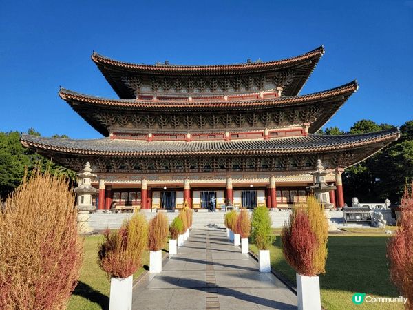 韓國廟宇， 很有氣勢， 亦各有特色 ，色彩先艷奪目， 亦感到...