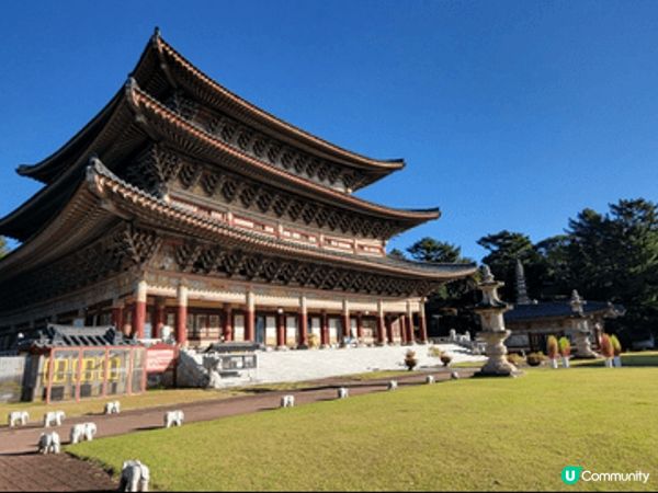 韓國廟宇， 很有氣勢， 亦各有特色 ，色彩先艷奪目， 亦感到...