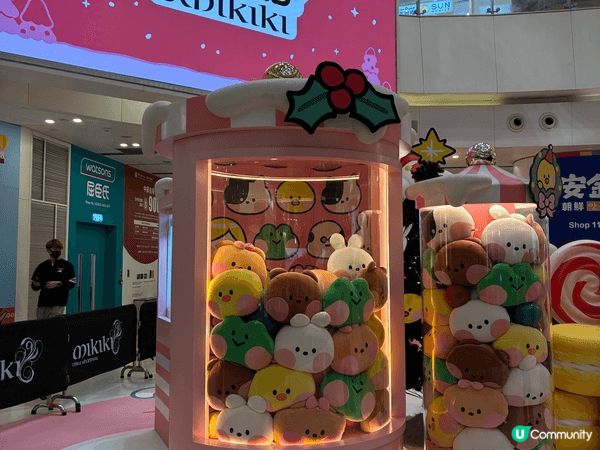 位於新蒲崗的The Mikiki商場，有著不一樣的聖誕裝飾，...