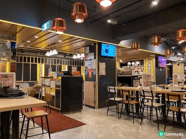 聖誕期間在香港本土消費，在香港置地廣場及皇后像廣場欣賞聖誕裝...