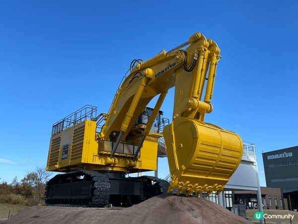 日本小松是重型機器的發源地，小松機場剛開始有香港直航機。