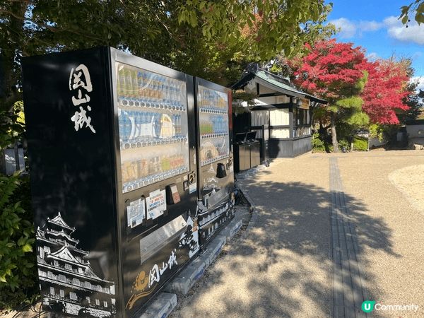 11月份的岡山城紅葉很美，旁邊是岡山後樂園，可以順道一遊