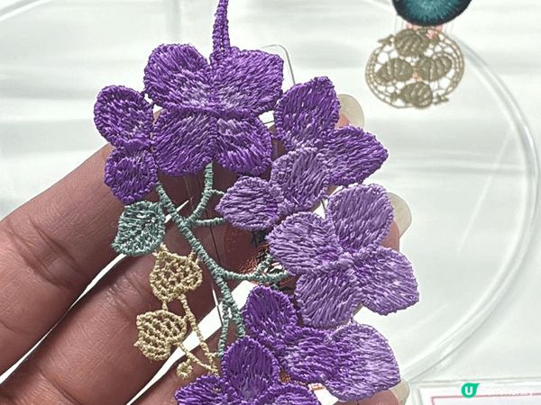 日本京都下鴨神社禦守係必賣買，係各季節花型刺繡，非常之精美！...