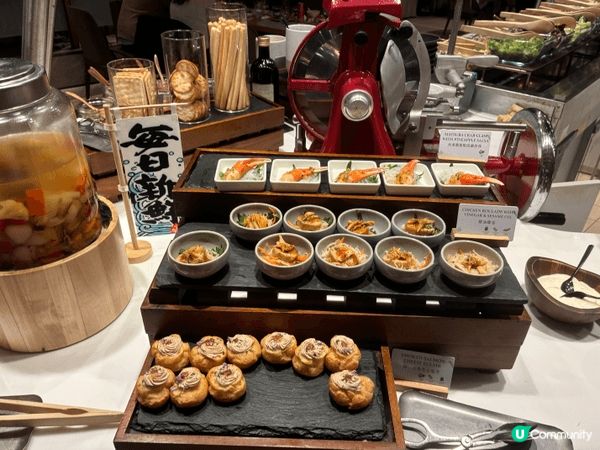 聖誕同friend去到The Place自助餐，一入到餐廳就...
