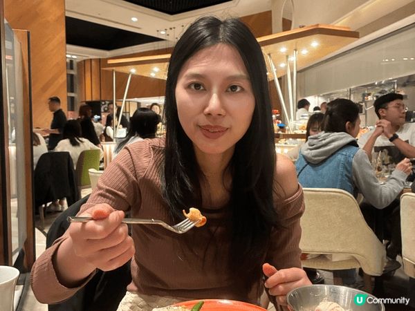 聖誕同friend去到The Place自助餐，一入到餐廳就...