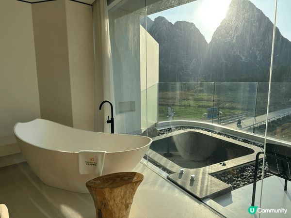 陽朔水稻田酒店，坐落於十里畫廊，一開窗簾，山水映入眼簾，管家...