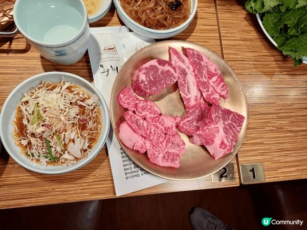 在天氣寒冷的韓國，與摰愛品嚐熱辣辣的燉排骨，高級韓牛燒肉及炸...