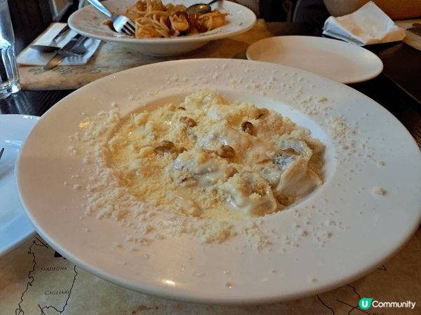 這是一間親民價錢的正宗意大利餐廳，特别是pasta and ...