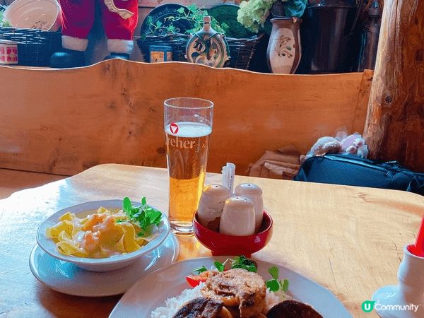 布達佩斯真係一個好靚嘅城市。嗰晚我哋揾到一間當地出名嘅匈牙利...