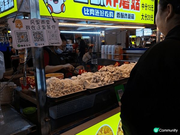 江門夜市 一 摩創園夜市 (靠近江門義烏小商品城)，人流不算...