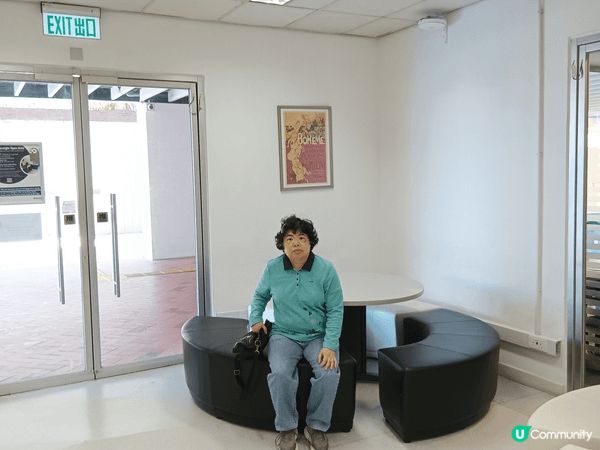 我學沖咖啡，導師示範沖立體貓貓。去香港大學圖書館欣賞文物。港...